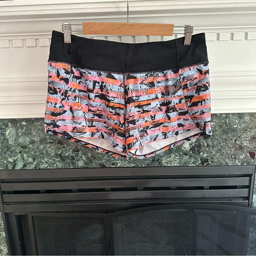 Lululemon Run Times Short II *4" Inversion Multi / Black size 8